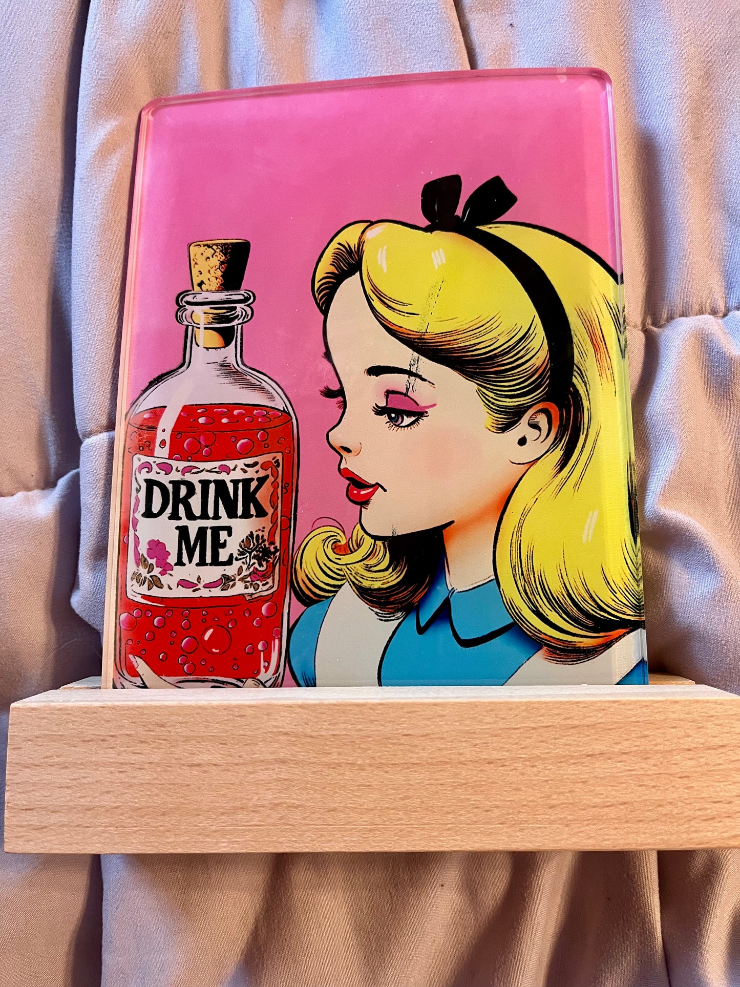 Pop Art “Drink Me” Alice Nightlight – Surreal Storybook-Inspired LED Lamp with USB Wooden Base