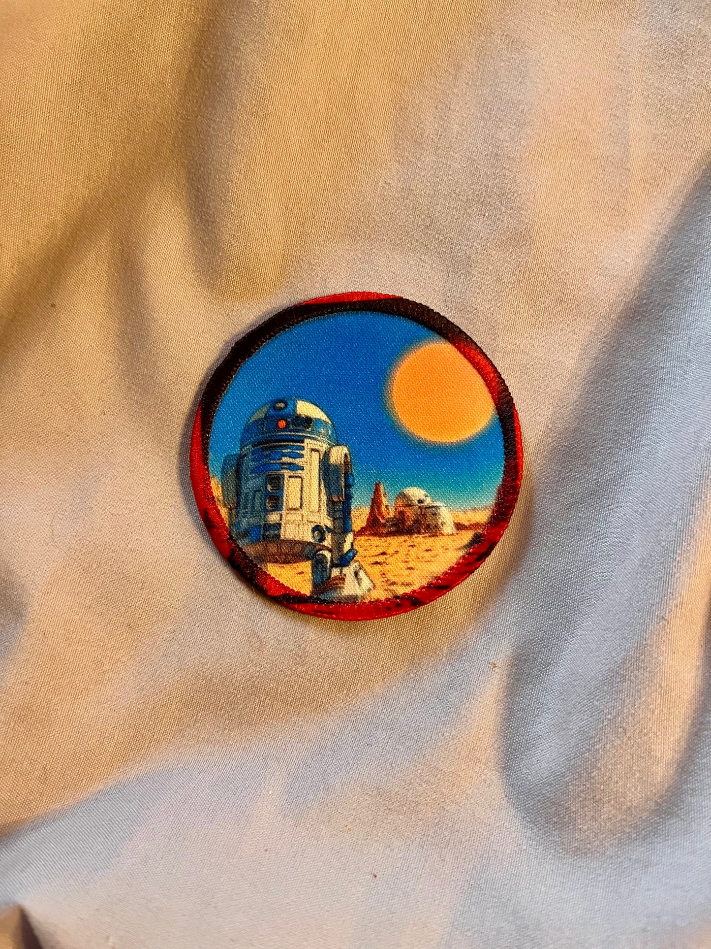 R2 in the Desert Iron-On Patch – Retro Sci-Fi Droid Embroidered Appliqué