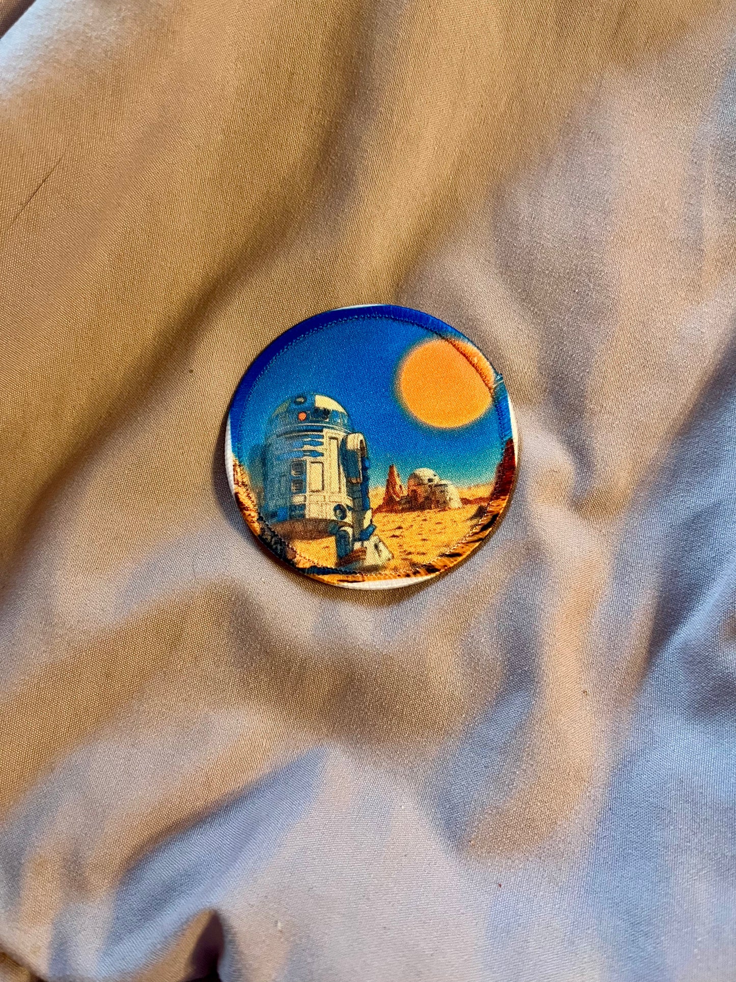 R2 in the Desert Iron-On Patch – Retro Sci-Fi Droid Embroidered Appliqué
