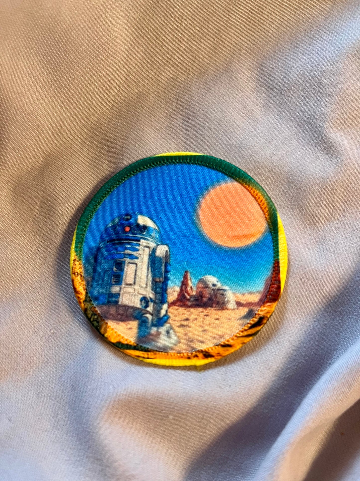 R2 in the Desert Iron-On Patch – Retro Sci-Fi Droid Embroidered Appliqué