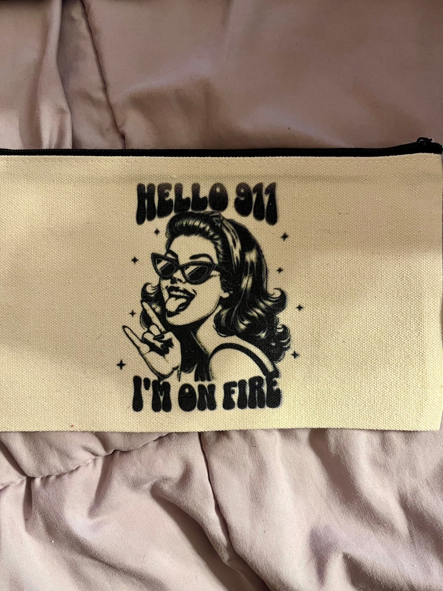 Hello 911 I’m On Fire Retro Girl Zipper Pouch – Funny Vintage Aesthetic Cosmetic Bag